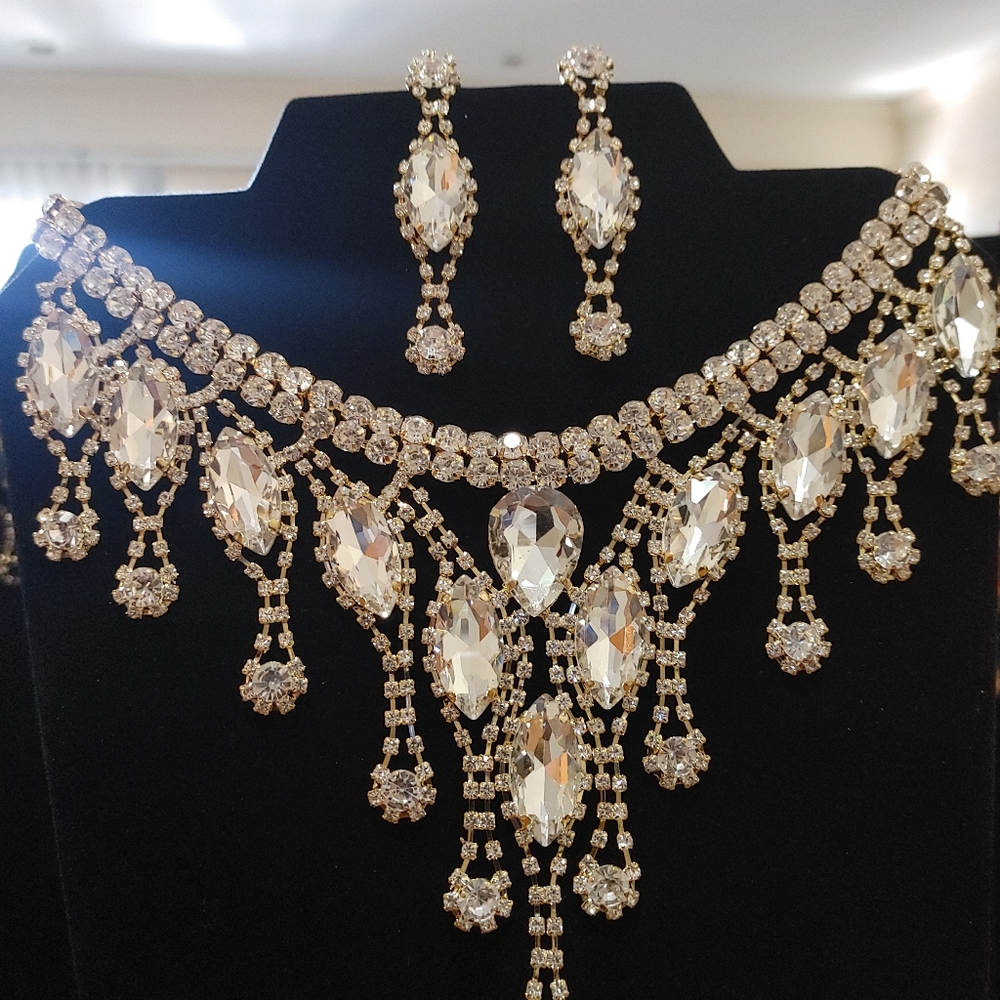 Crystal Drop Rhinestone Necklace Set - Picture 4 of 9